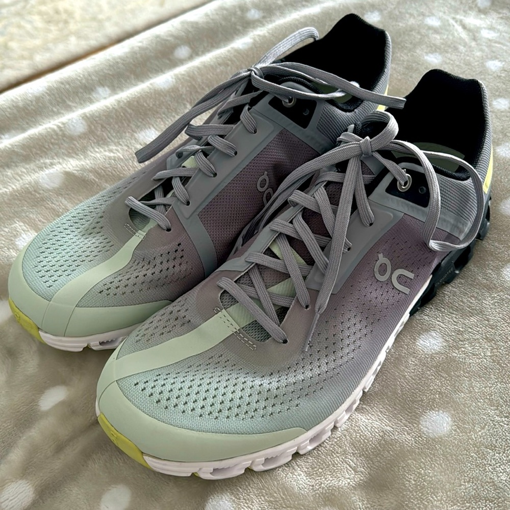 Men’s ON Cloudflow, size 9